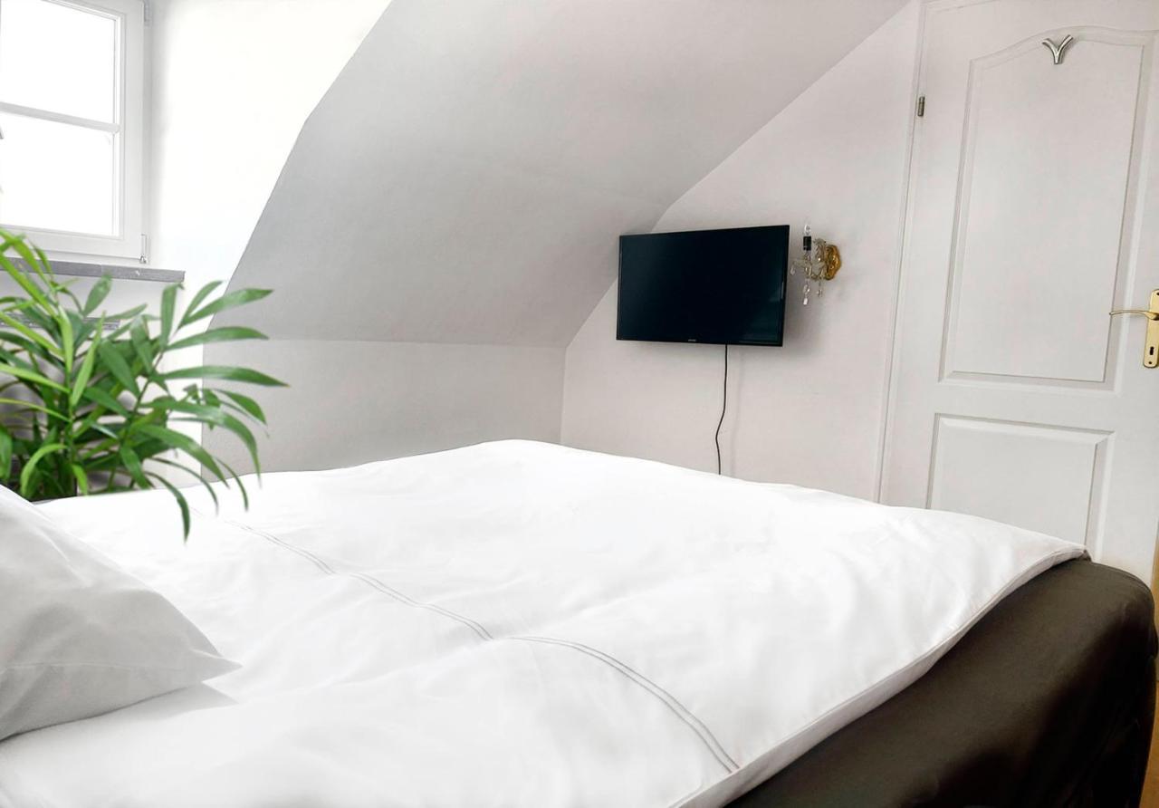 Ultimate Concierge Serviced Private Penthouse Apartment, In Altstadt Appartement *